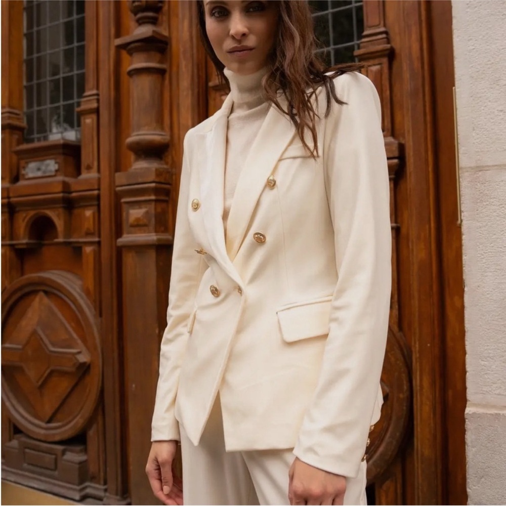 Attentif Paris White Velvet Blazer with Gold Buttons Size 8‎ Size 40 NWT